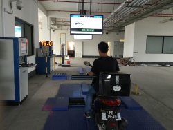 摩托车制动测试